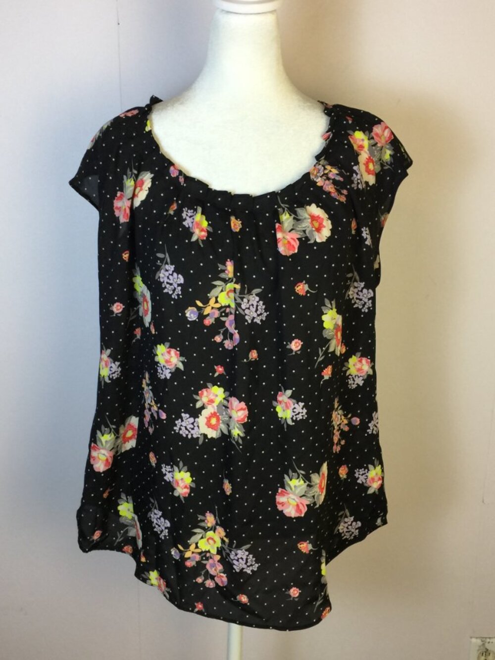 LC Lauren Conrad Blouse Top Sz L Womans Black Floral Polka Dot Pleated Neckline